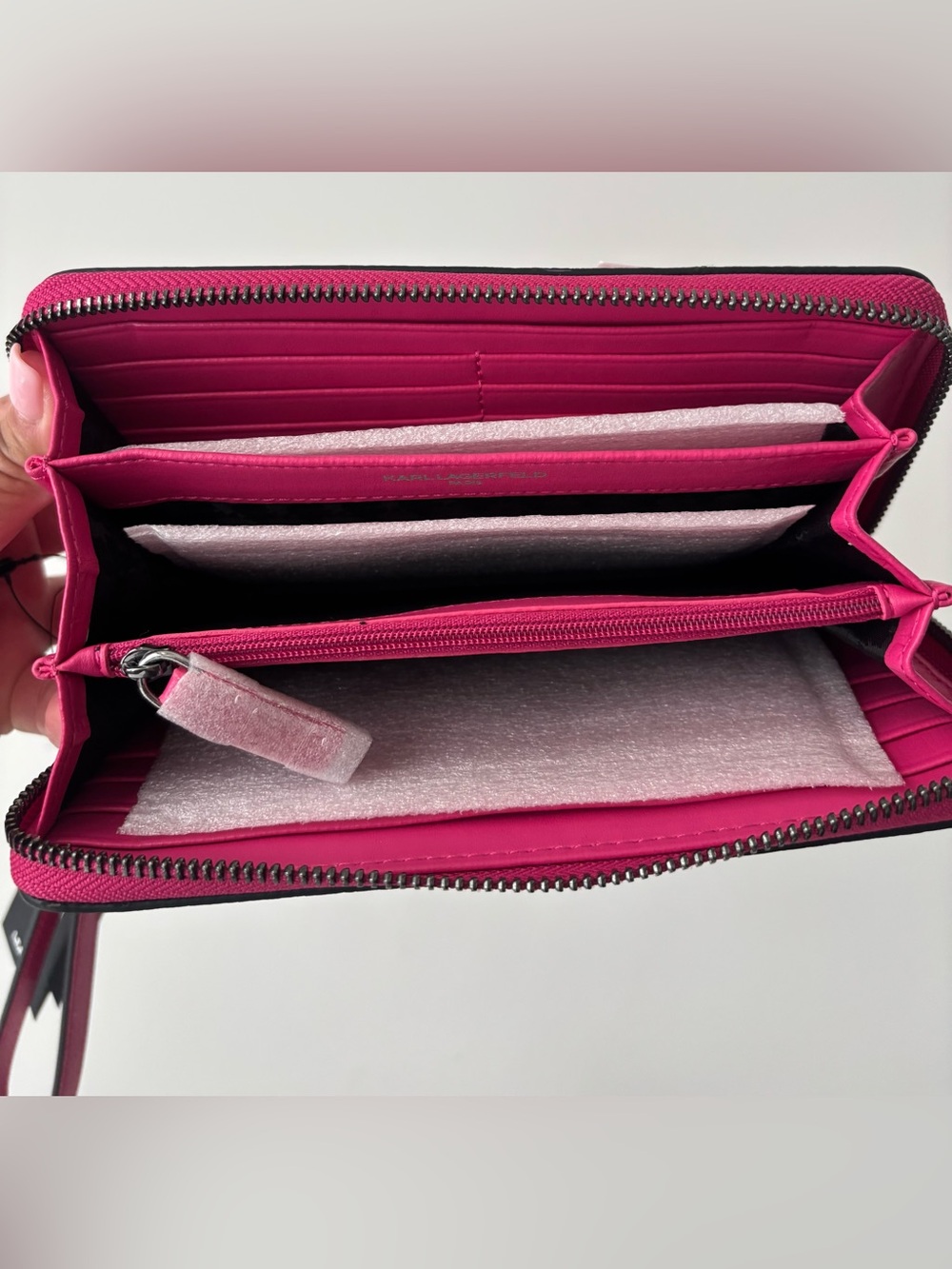KARL LAGERFELD Jaqueline Zip Wallet/Wristlet with Studded Icons, Hot Pink - NWT - Picture 6 of 6
